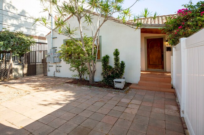 Foto del edificio - 533 E Windsor Rd