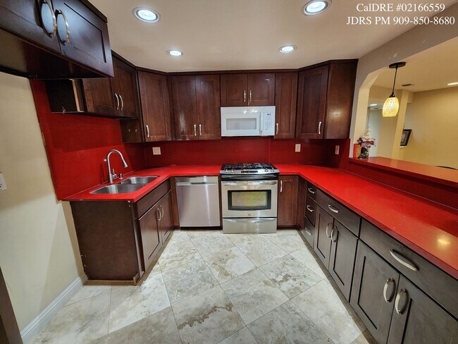 Foto del edificio - Diamond Bar 2 Bedroom Condo