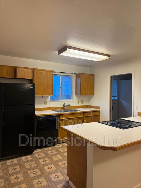 Building Photo - 3234 Heights Dr