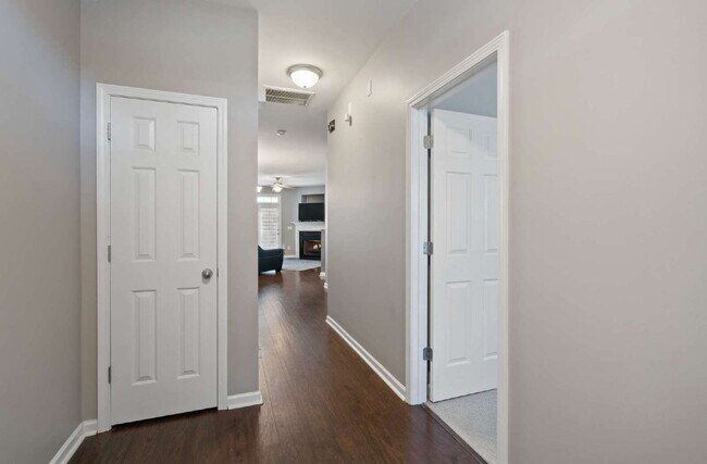 Foto del edificio - Experience Comfort and Style: Spacious 3-B...