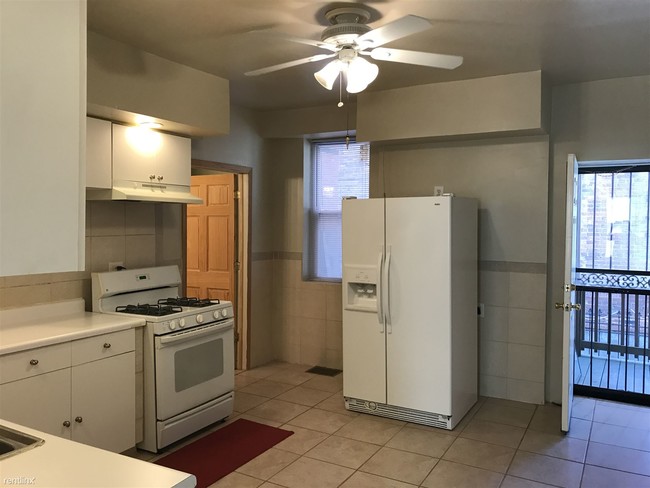 Foto del edificio - 820 E 106th St