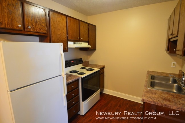 Building Photo - Sunbury Estates