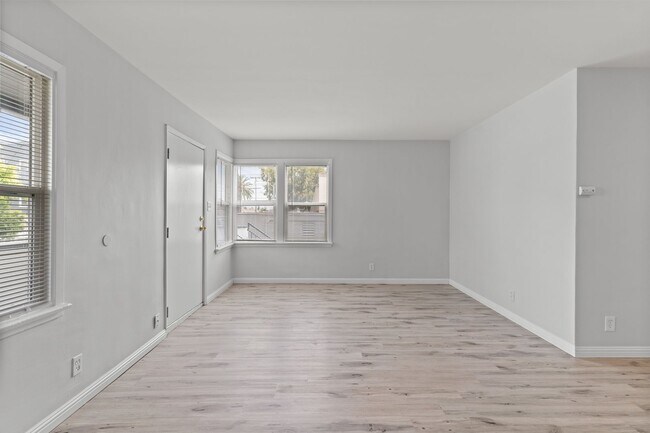 Foto del edificio - 935 N Washington Pl