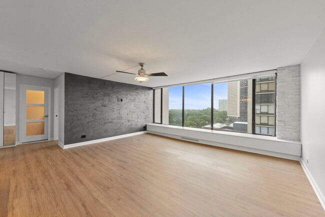 Building Photo - 5455 N Sheridan Rd