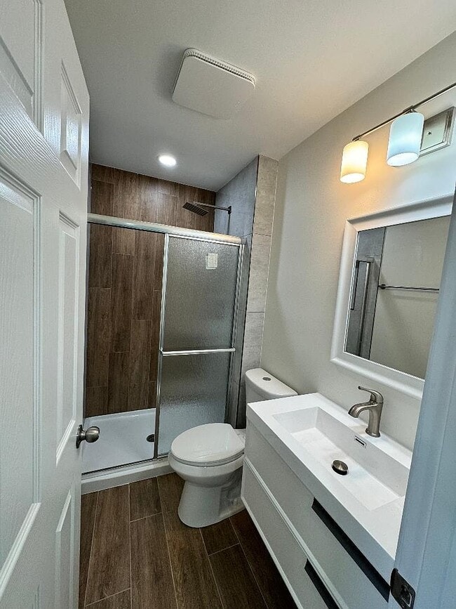 Building Photo - 1940 Navarone Dr