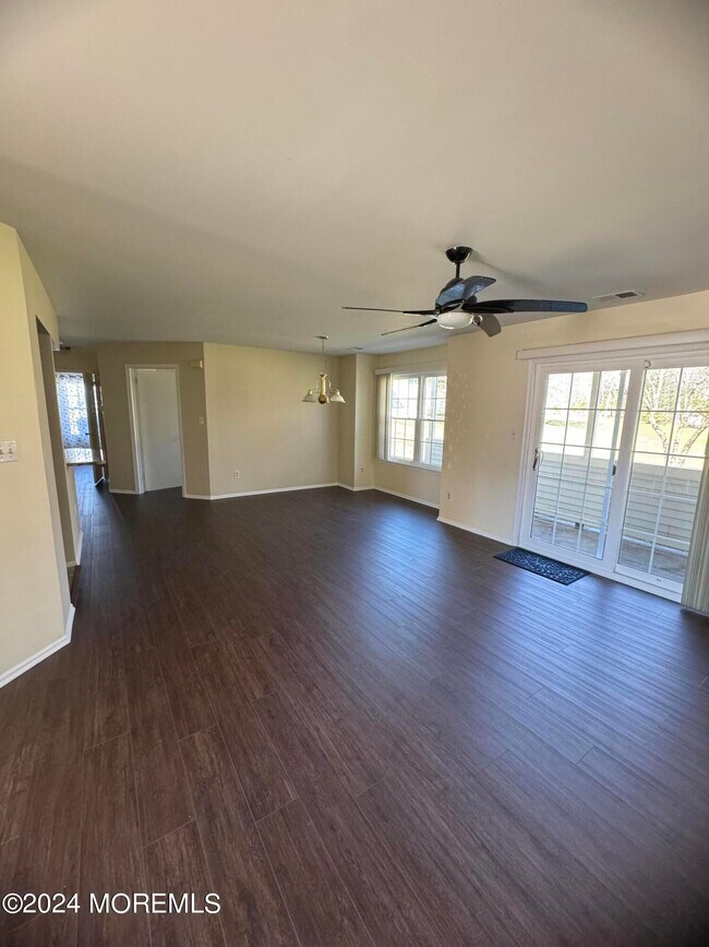 Building Photo - 155 Pinetree Ct