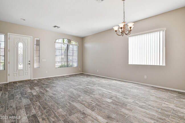 Foto del edificio - 8782 W Hayward Ave