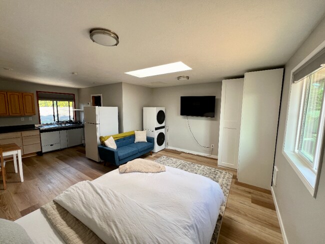 Building Photo - 13817 2nd Ave SW