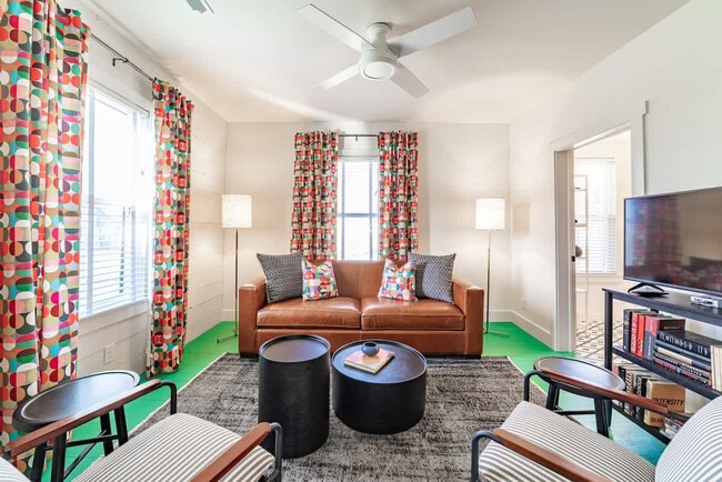 Building Photo - 108 Featherbone Ave