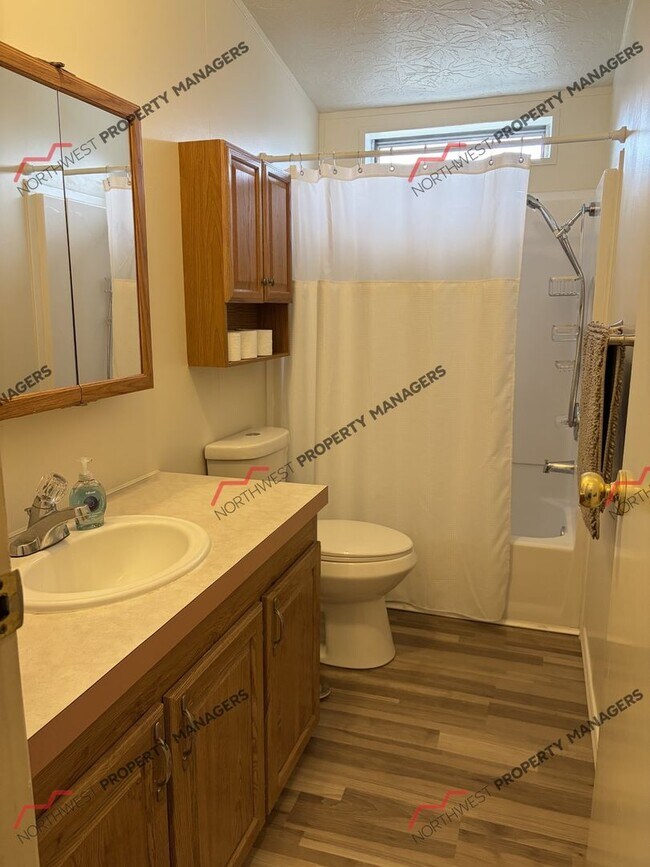 Foto del edificio - 8632 180th Way SW