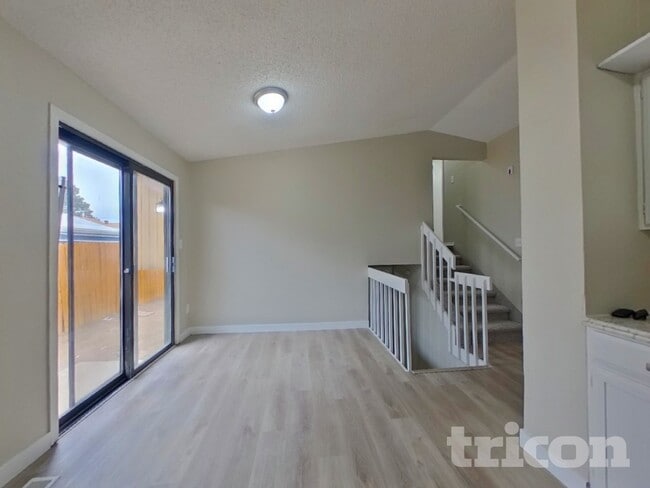 Building Photo - 3127 Moonbeam Cir S