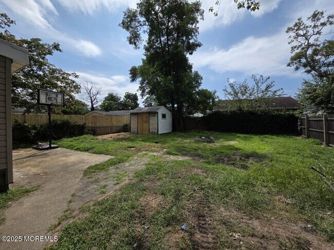 Building Photo - 42 Linton Pl