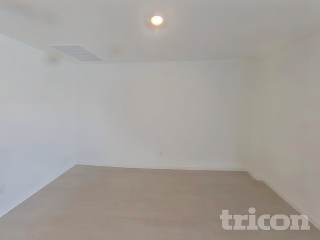 Building Photo - 1613 Parlier St