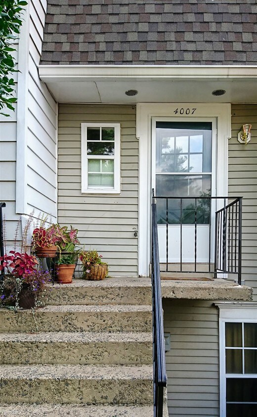 Primary Photo - 4007 Summer Hollow Ct