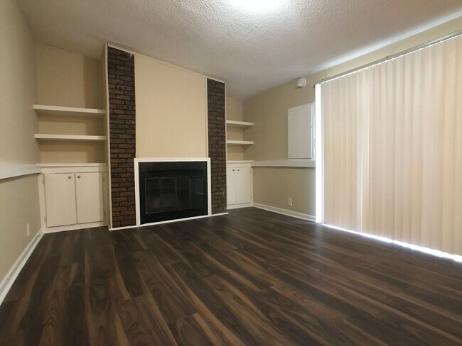 Building Photo - 111 Cedarbrook Dr