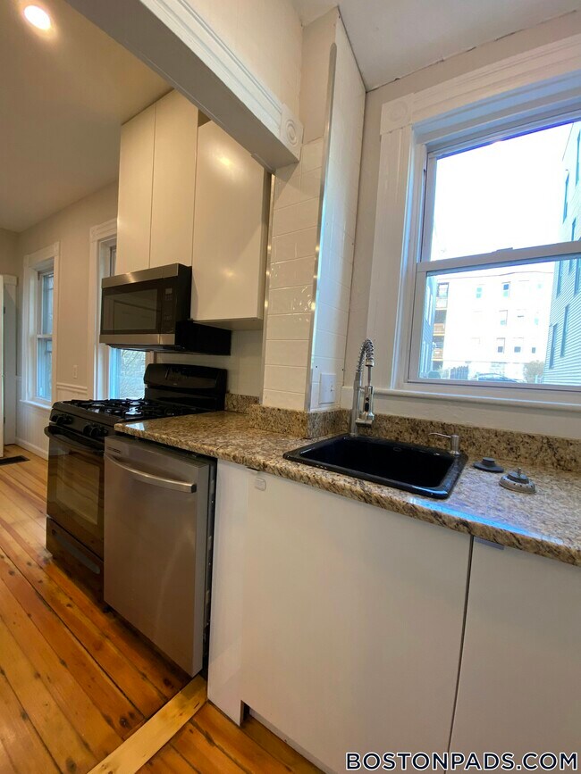 Foto del edificio - 12 Buttonwood St