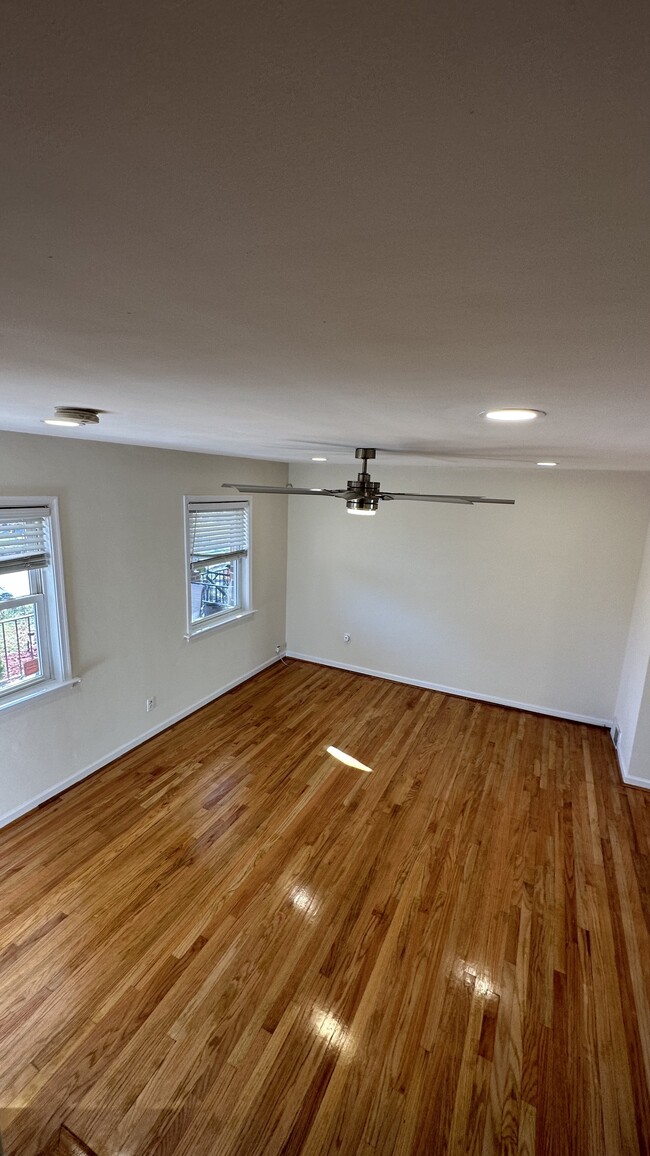 Building Photo - 3462 Dix St NE
