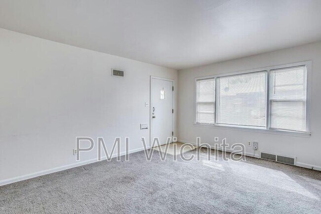 Foto del edificio - 6142 E Harry St