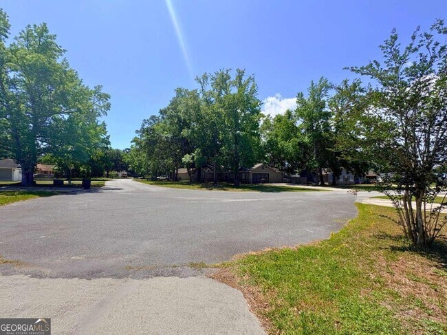 Foto del edificio - 142 Woodvalley Ct