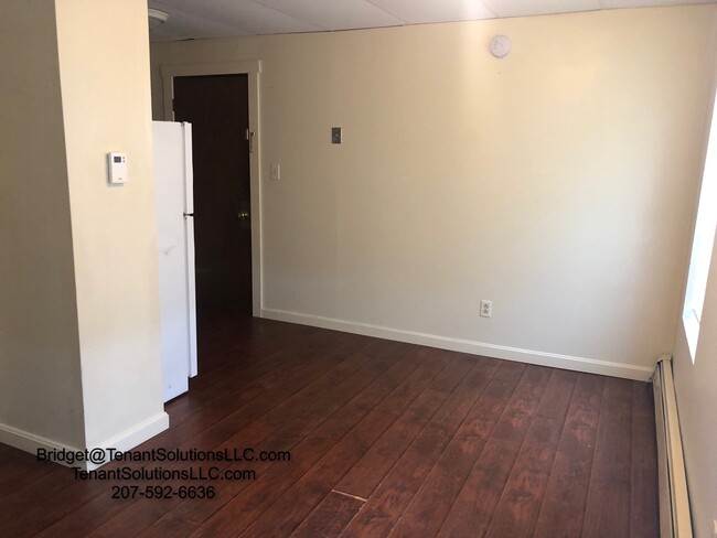 Building Photo - 584 Riverside Dr