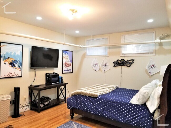 Foto del edificio - Central BU Location! Walk to School Centra...