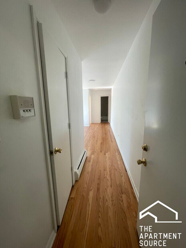 Building Photo - 1410 W Juneway Terrace