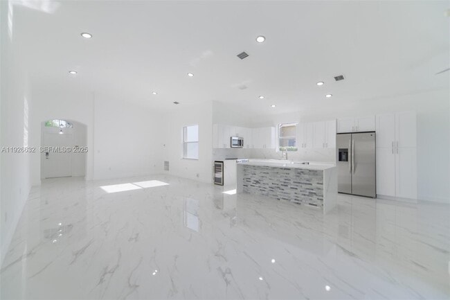 Building Photo - 5290 SW 134th Ave