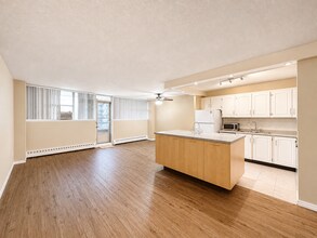 Building Photo - 215 Glenridge Ave