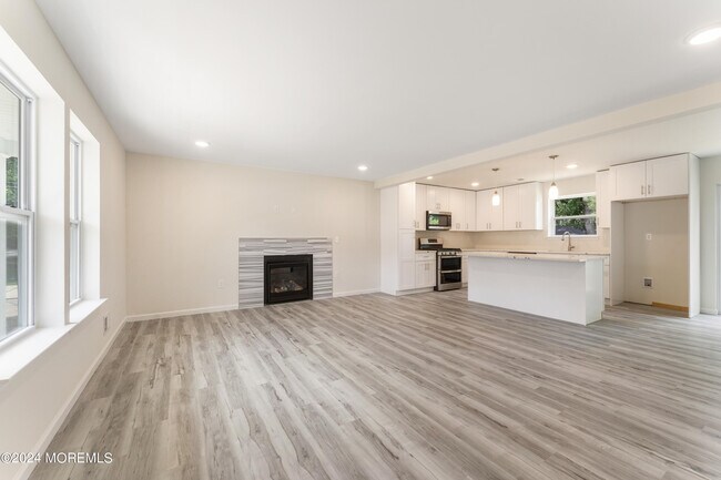 Building Photo - 1109 3rd Ave