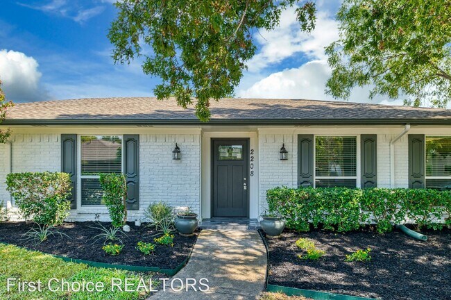 Building Photo - 4 br, 2 bath House - 2208 Daybreak Trl