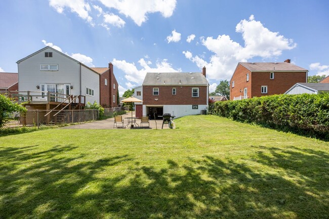 Building Photo - Charming 3-Bedroom Home on a Quiet Street ...