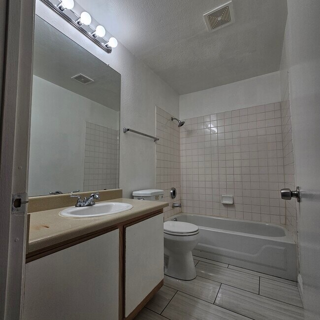 Foto del edificio - 8600 W Charleston Blvd