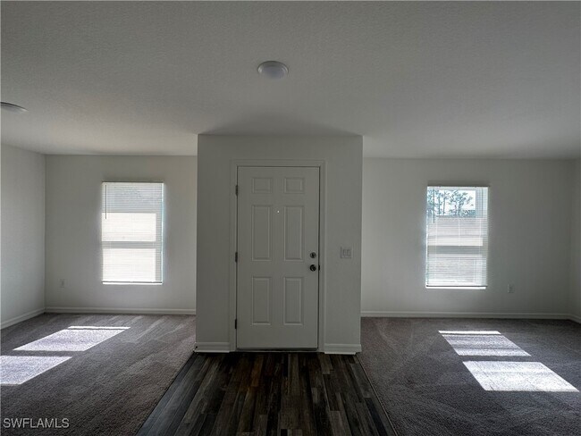 Building Photo - 1705 NE 33rd Ln