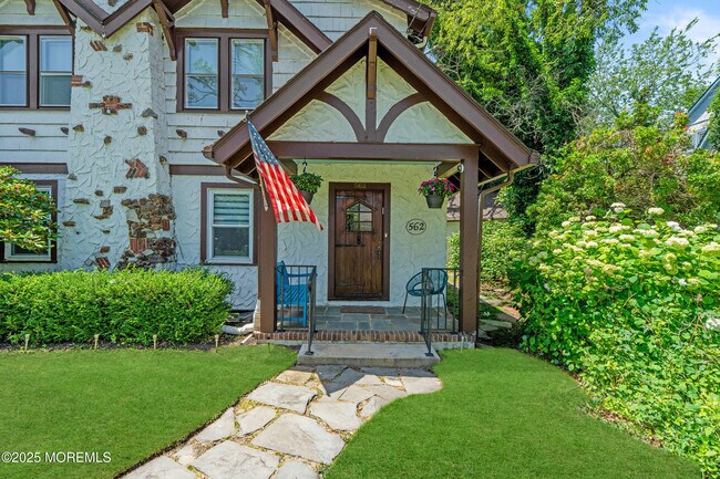 Foto del edificio - 562 N Edgemere Dr