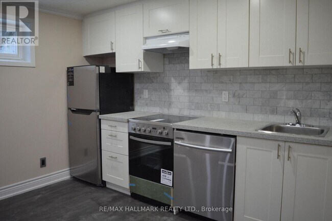 Building Photo - 389 Allgood St
