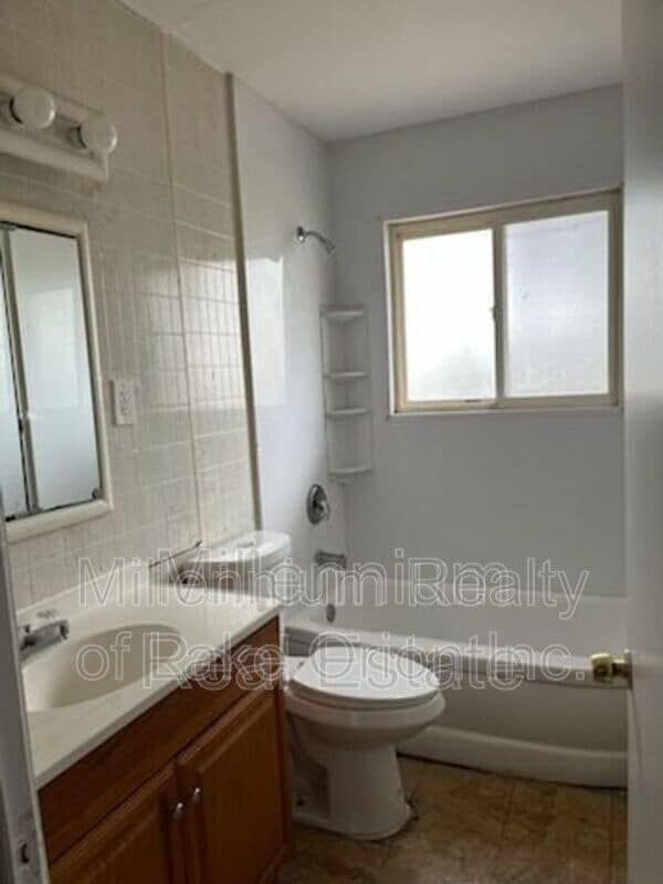 Foto del edificio - 13001 Albany St