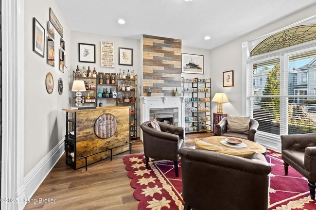 Building Photo - Spacious Home in the Heart of Clifton