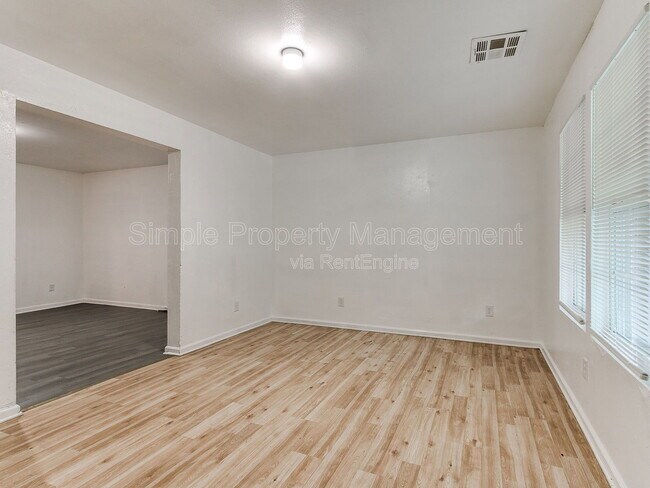 Building Photo - 2301 SW 24th St