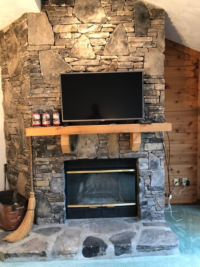 8021 Meadowridge Dr Unit 8021, Champion, PA 15622 Condo for Rent in