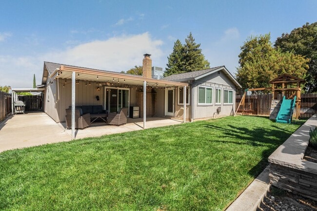 Building Photo - 10222 Sunol Way