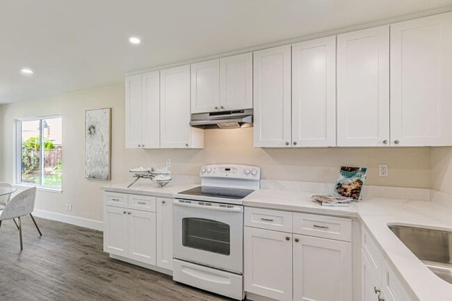 Foto del edificio - Completely remodeled Blossom Valley Home