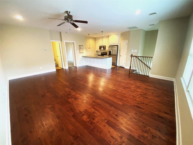 Building Photo - 305 Felt Cir