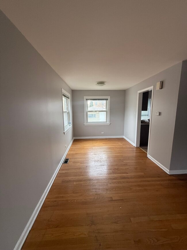 Building Photo - 6541 N Kedzie Ave