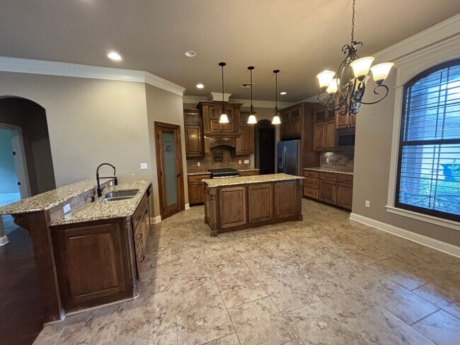 Foto del edificio - Large 4 Bedroom Home in Benton
