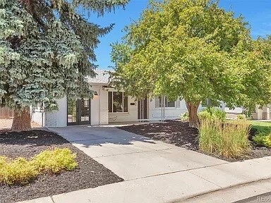 Foto principal - 1209 Salem St