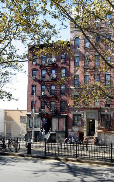 Primary Photo - 123 Allen St