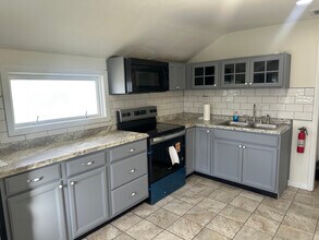 Building Photo - 638 Pear St