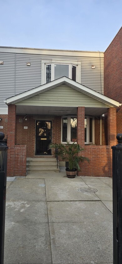 Front - 495 Snediker Ave (Brooklyn, NY)