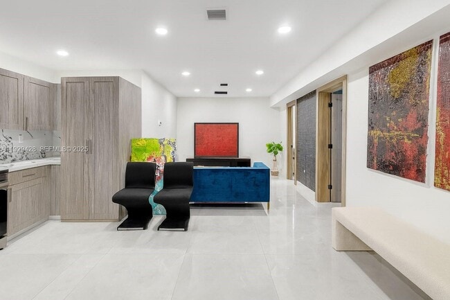 Foto del edificio - 926 NW 59th St