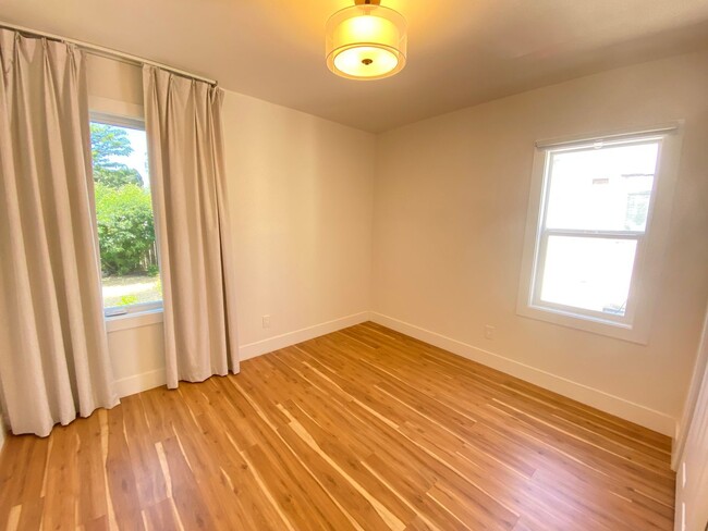 Foto del edificio - Advent - Large & Bright Two Bedroom Home L...